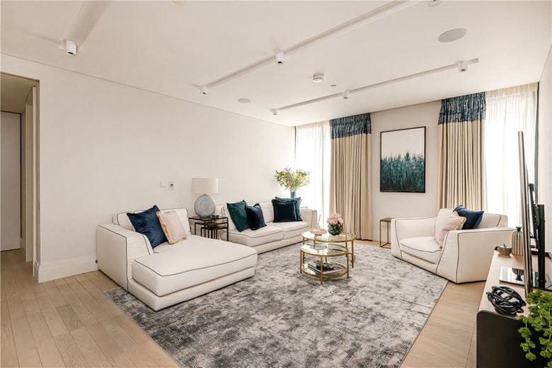 2 bedroom flat, Cork Street, Mayfair W1S - Available