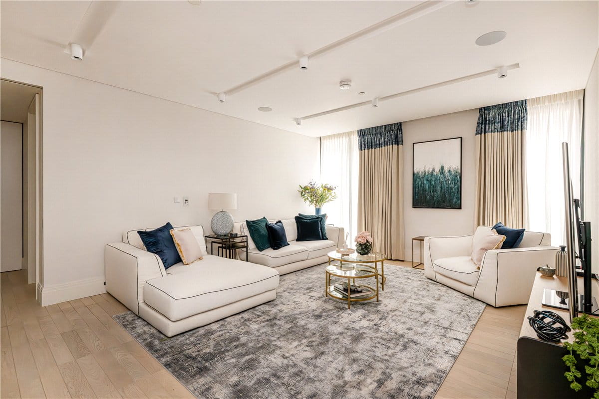 2 bedroom flat, Cork Street, Mayfair W1S - Available