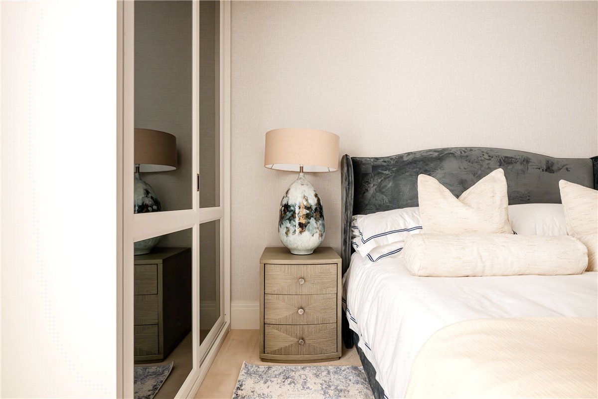 2 bedroom flat, Cork Street, Mayfair W1S - Available