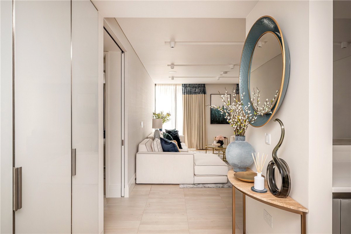 2 bedroom flat, Cork Street, Mayfair W1S - Available