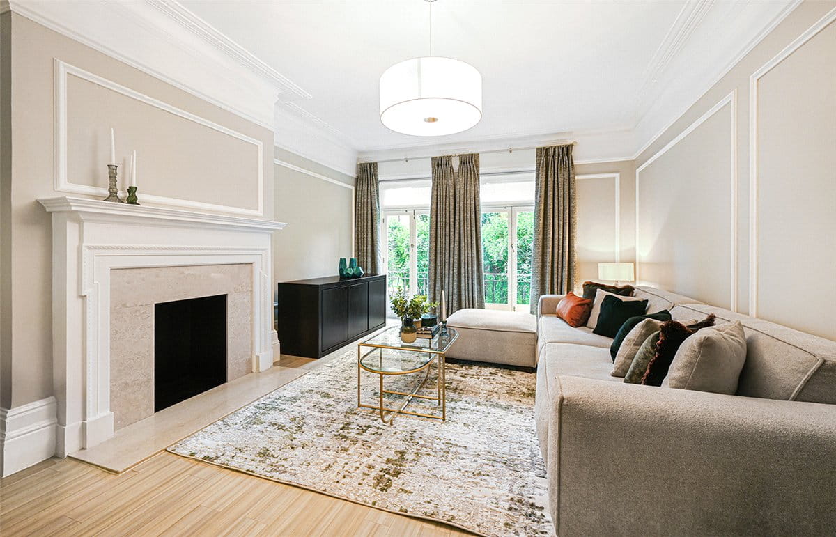 2 bedroom flat, St Georges Court, Gloucester Road SW7 - Available