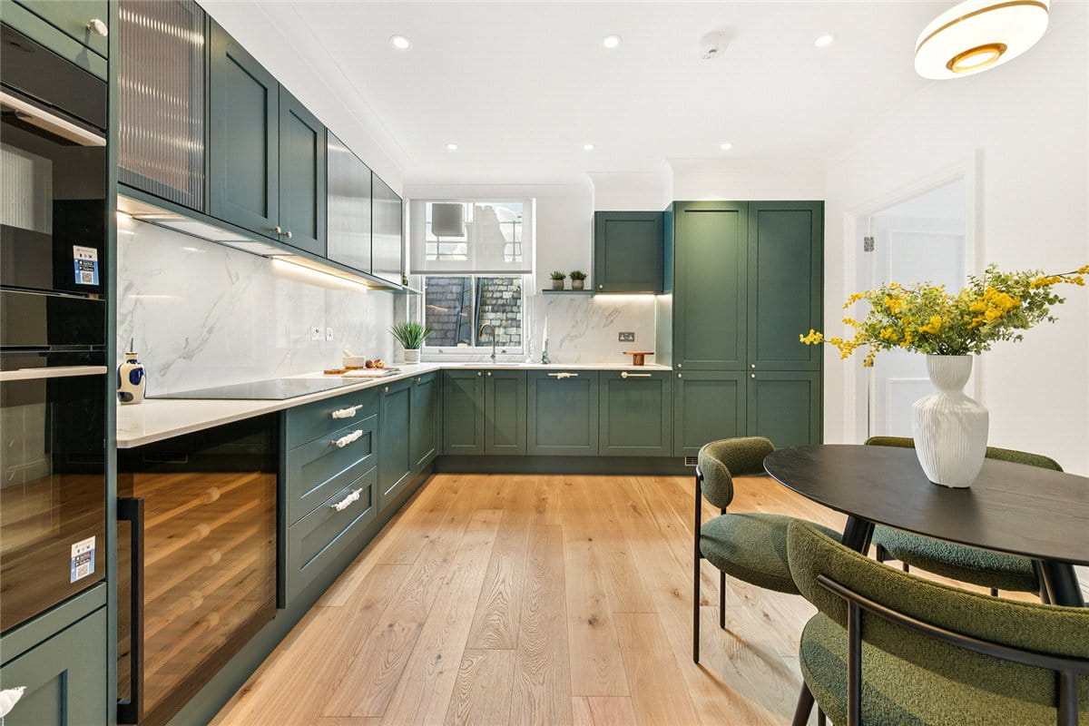 4 bedroom flat, St Georges Court, Gloucester Road SW7 - Available