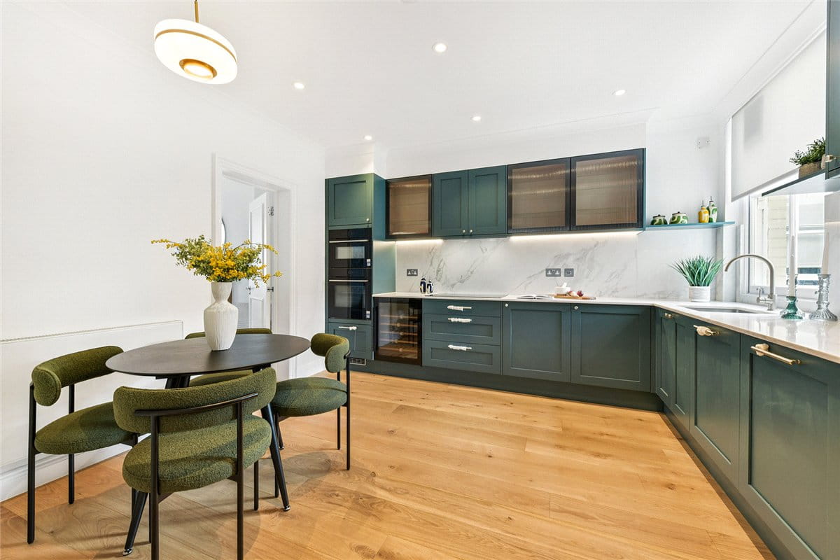 4 bedroom flat, St Georges Court, Gloucester Road SW7 - Available