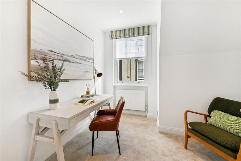 4 bedroom flat, St Georges Court, Gloucester Road SW7 - Available