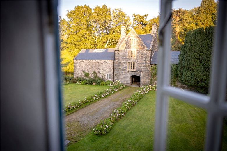 11 bedroom house, Talsarnau, Gwynedd LL47 - Available