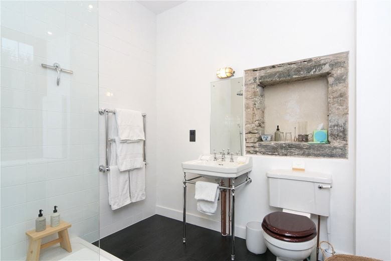 11 bedroom house, Talsarnau, Gwynedd LL47 - Available