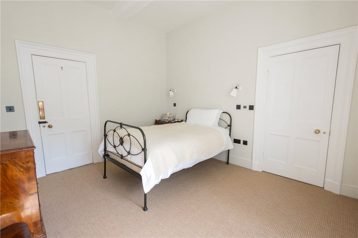 11 bedroom house, Talsarnau, Gwynedd LL47 - Available