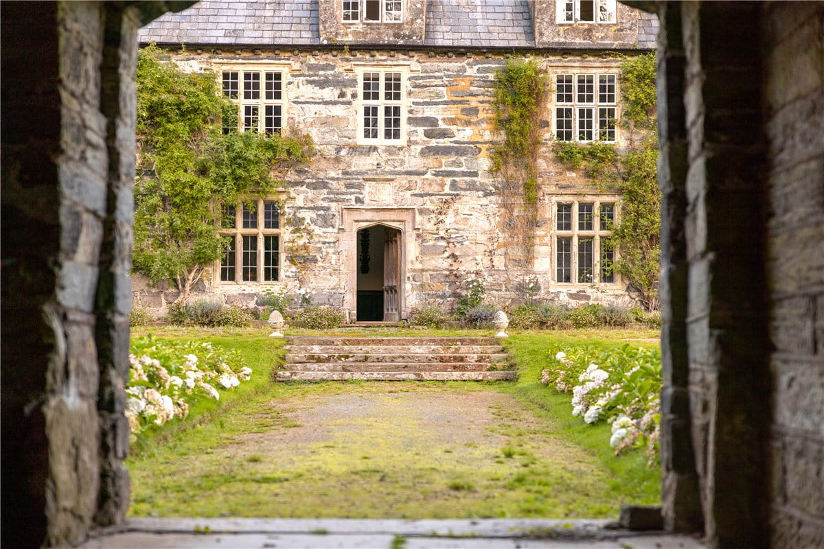 11 bedroom house, Talsarnau, Gwynedd LL47 - Available