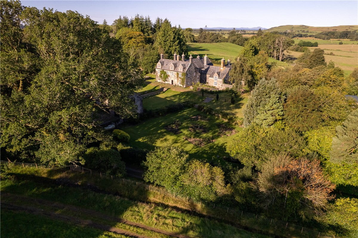 11 bedroom house, Talsarnau, Gwynedd LL47 - Available