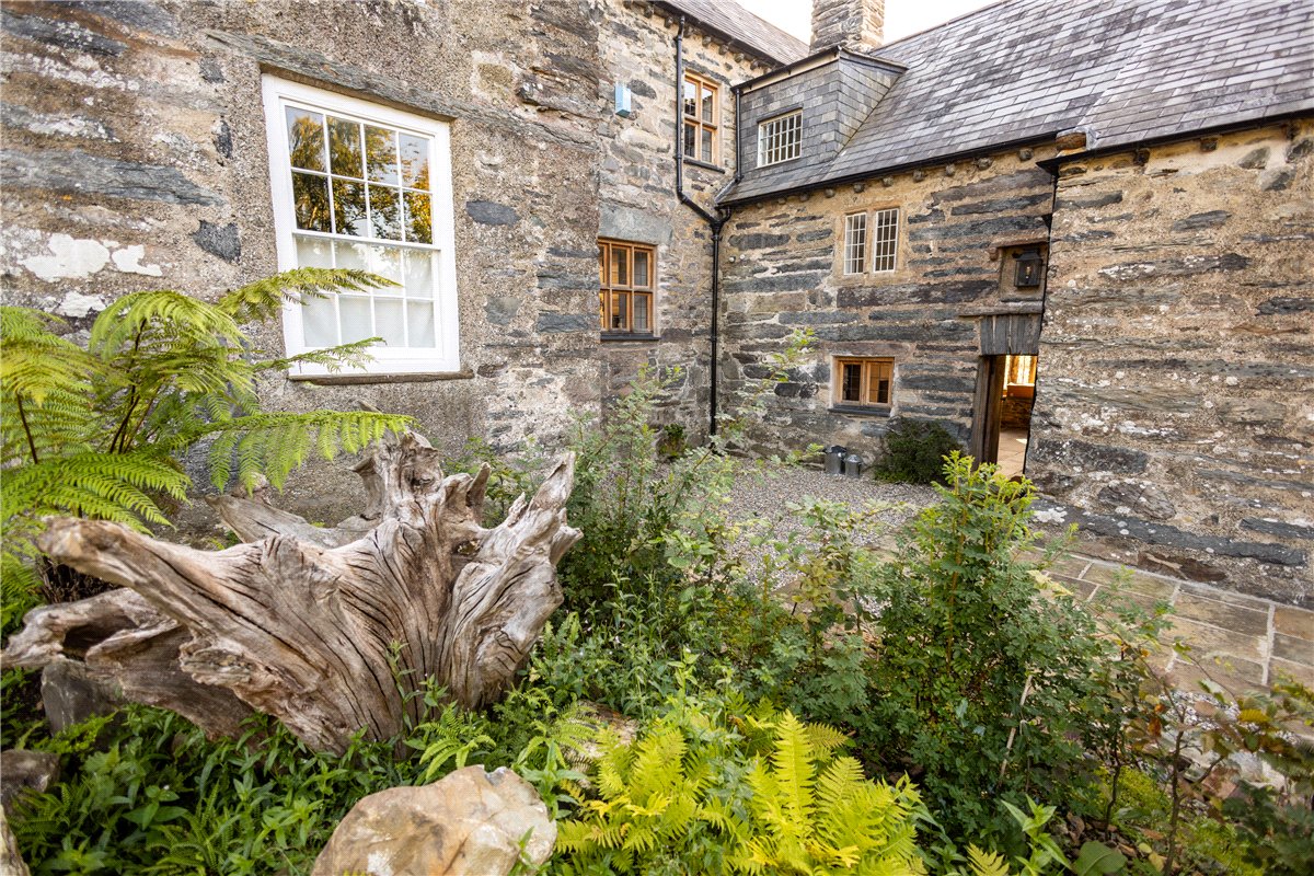 11 bedroom house, Talsarnau, Gwynedd LL47 - Available