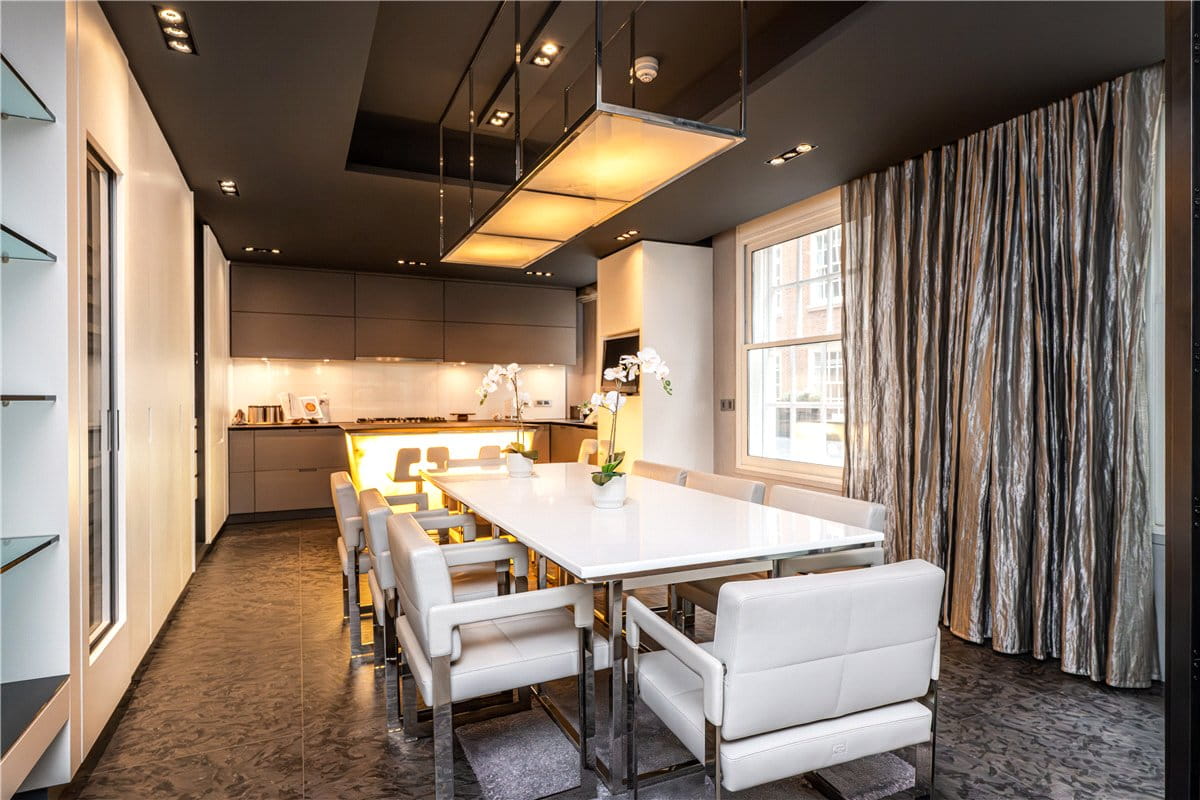 4 bedroom flat, North Row, Mayfair W1K - Available