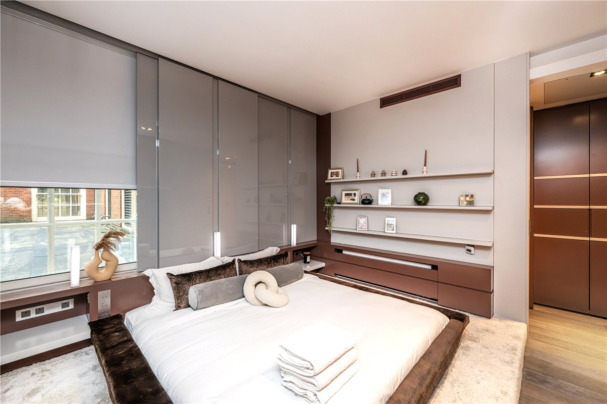 4 bedroom flat, North Row, Mayfair W1K - Available