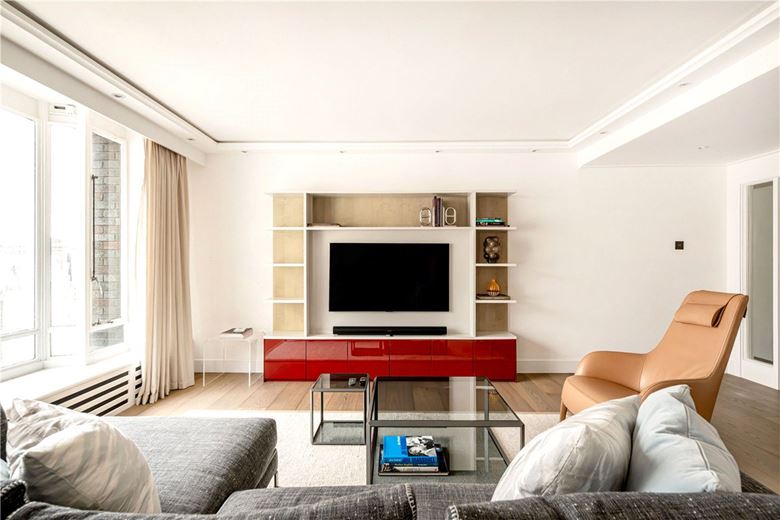 2 bedroom flat, Bourdon Street, London W1K - Available