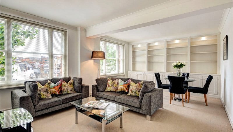 1 bedroom flat, Hill Street, London W1J - Available