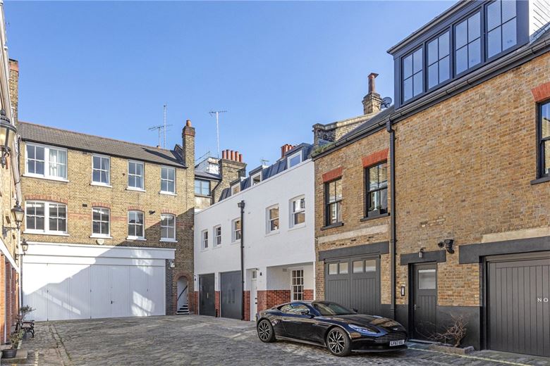 2 bedroom flat, Weymouth Mews, Marylebone W1G - Available