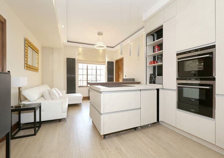 2 bedroom flat, Hallam Street, Marylebone W1W - Available