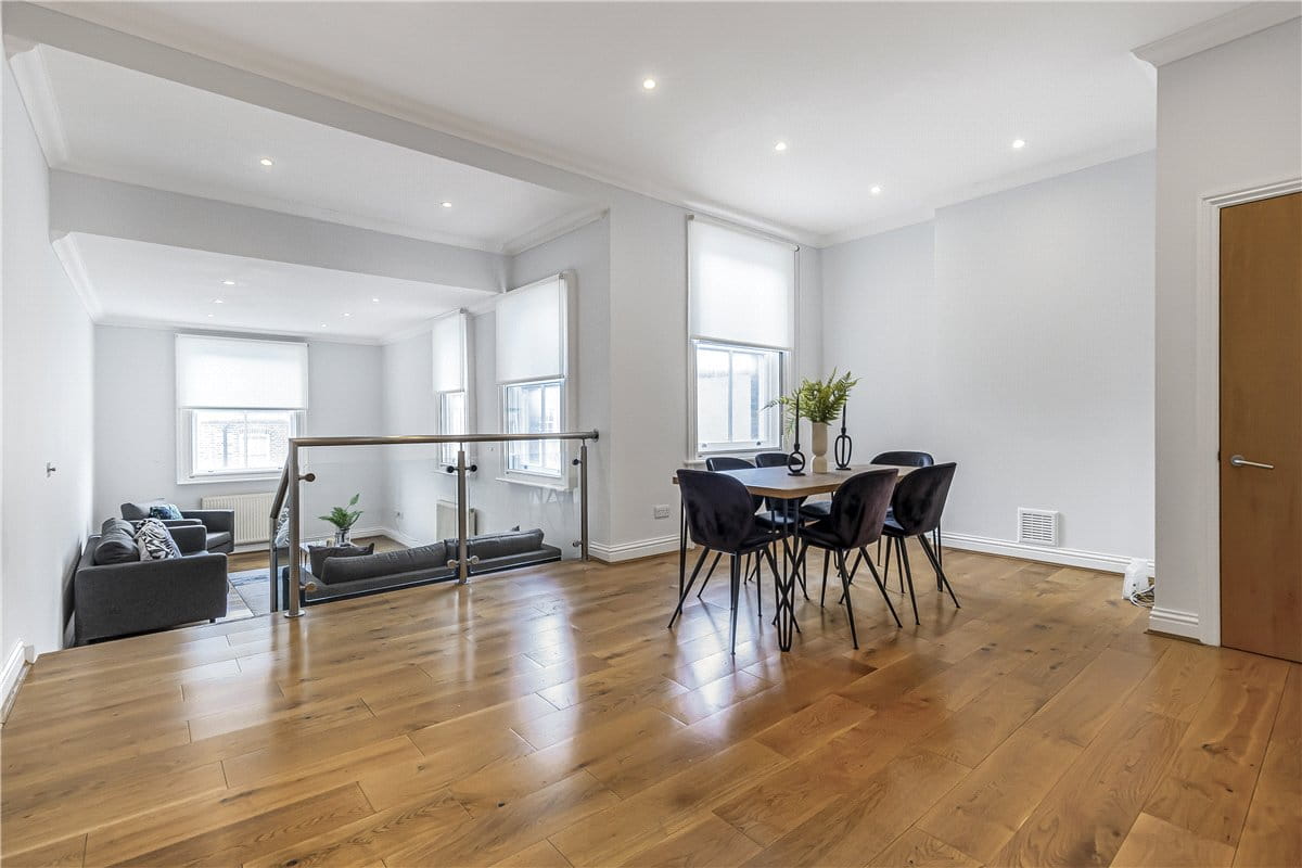3 bedroom flat, Marylebone High Street, Marylebone W1U - Available