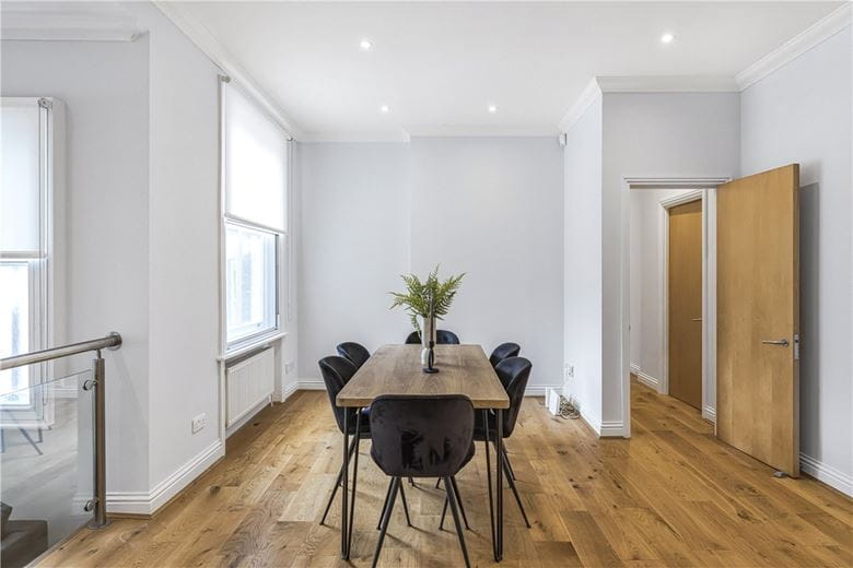 3 bedroom flat, Marylebone High Street, Marylebone W1U - Available