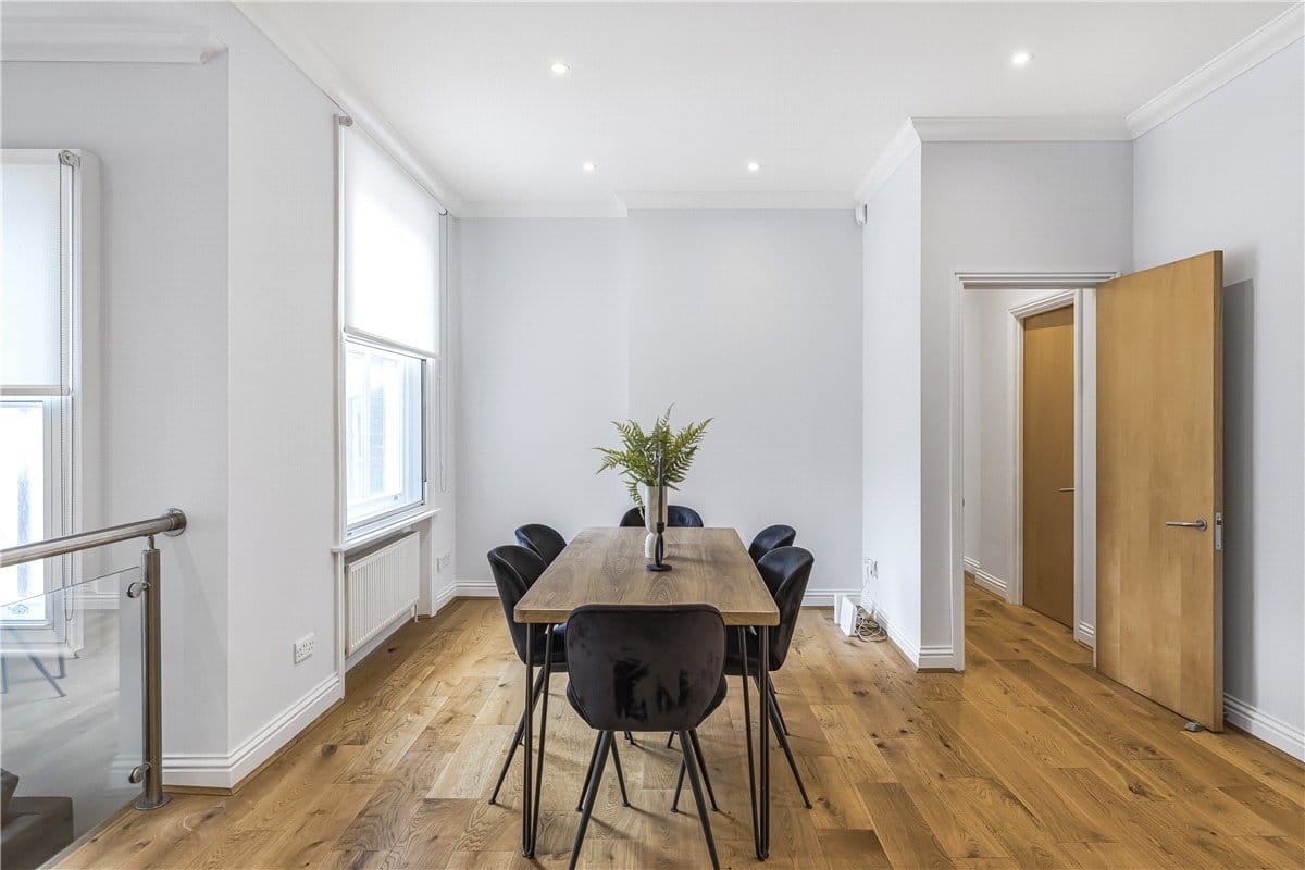 3 bedroom flat, Marylebone High Street, Marylebone W1U - Available
