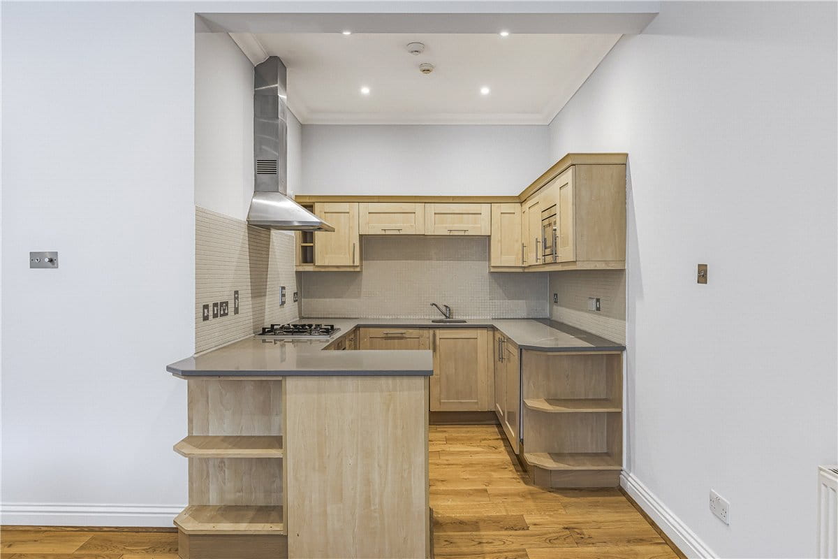3 bedroom flat, Marylebone High Street, Marylebone W1U - Available