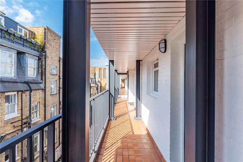 2 bedroom flat, St Christopher's Place, Marylebone W1U - Available