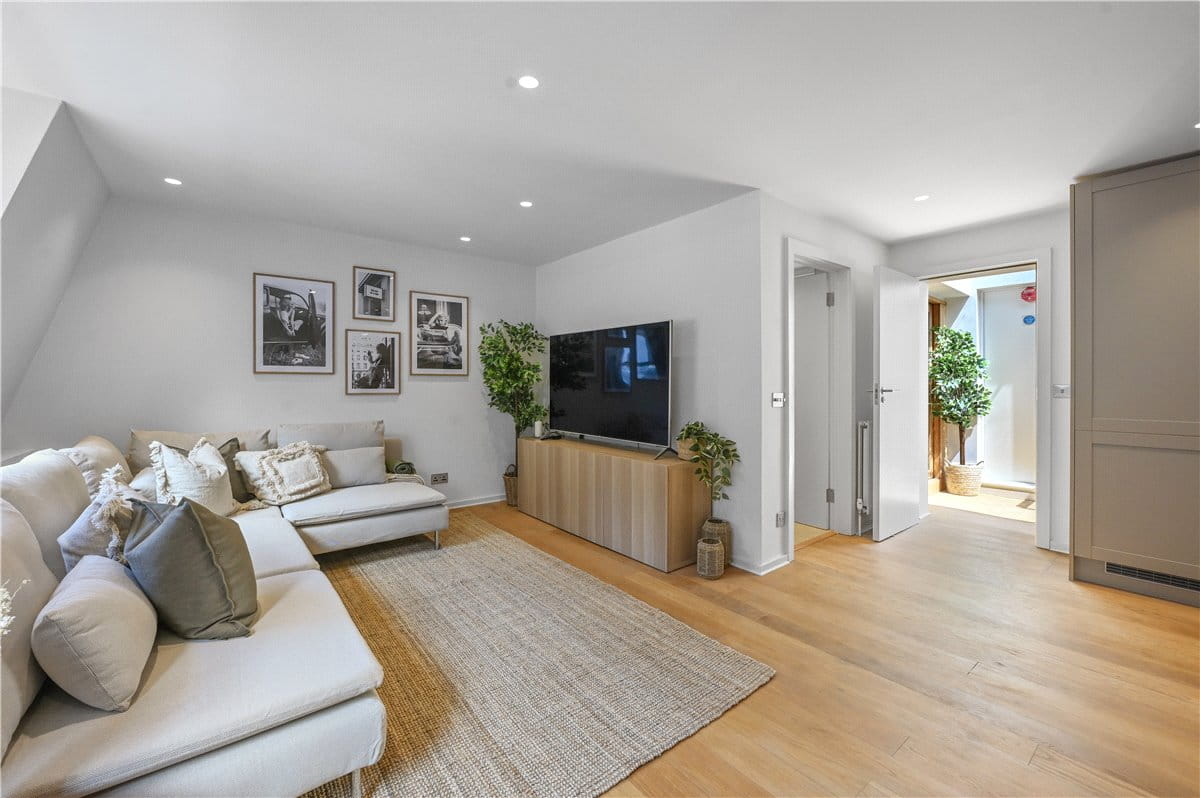 2 bedroom flat, Bingham Place, Marylebone W1U - Available
