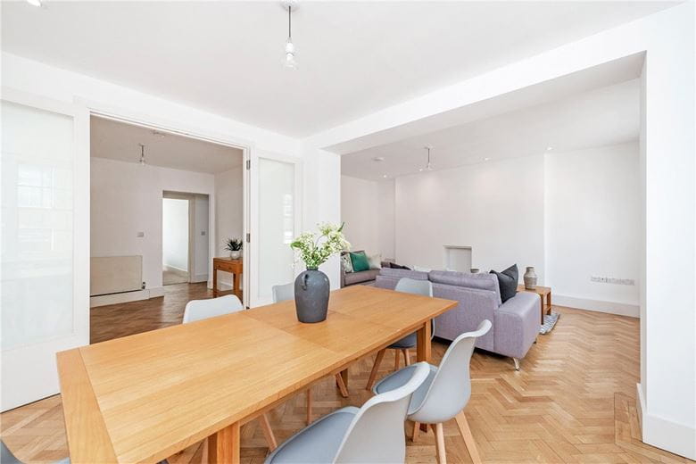 2 bedroom flat, Wimpole Street, Marylebone W1G - Available