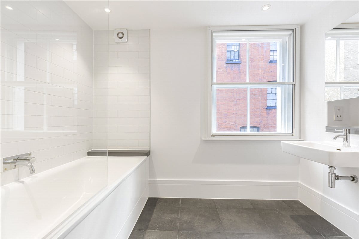 3 bedroom house, Welbeck Way, Marylebone W1G - Available