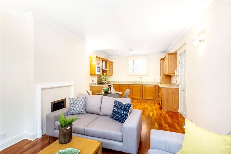 2 bedroom flat, Duchess Mews, Marylebone W1G - Available