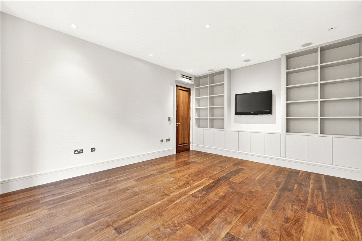 4 bedroom flat, Marylebone Road, Marylebone NW1 - Available