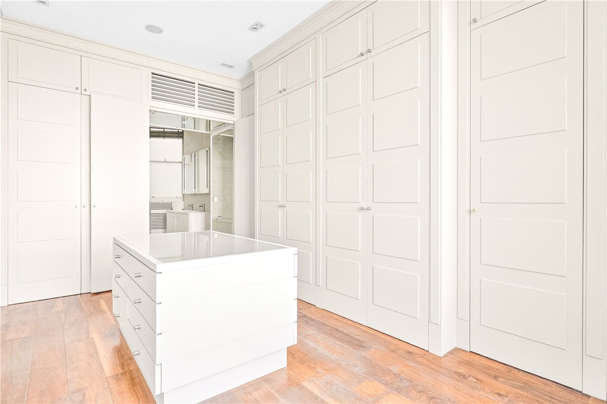 4 bedroom flat, Marylebone Road, Marylebone NW1 - Let Agreed