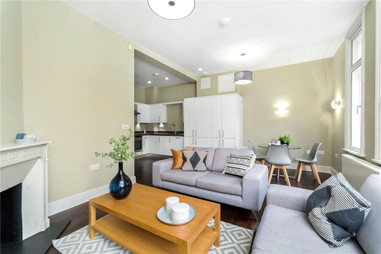 2 bedroom flat, Queen Anne Street, Marylebone W1G - Available