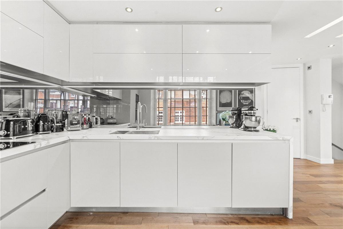 2 bedroom maisonette, Marylebone Street, London W1G - Available