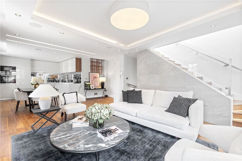 2 bedroom maisonette, Marylebone Street, London W1G - Available