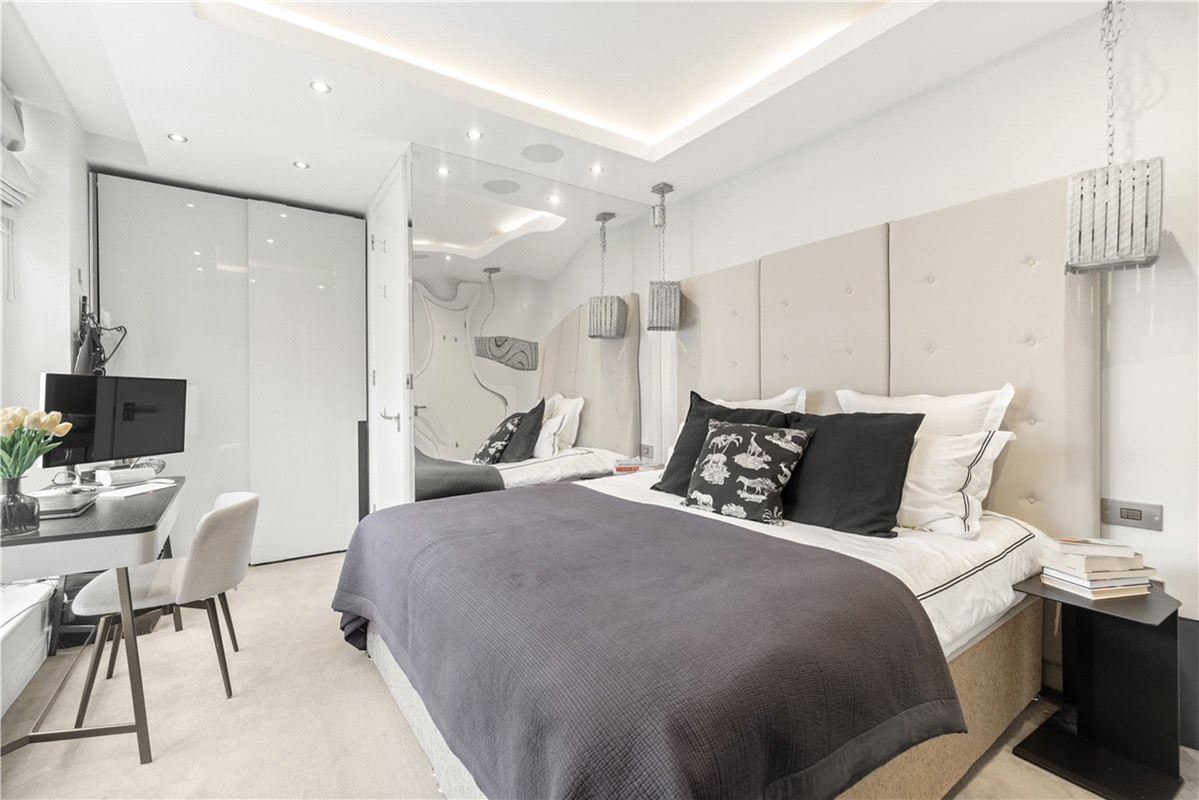 2 bedroom maisonette, Marylebone Street, London W1G - Available