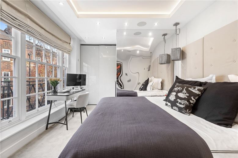 2 bedroom maisonette, Marylebone Street, London W1G - Available