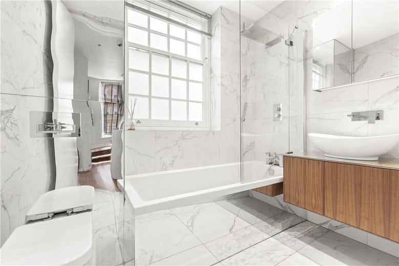 2 bedroom maisonette, Marylebone Street, London W1G - Available