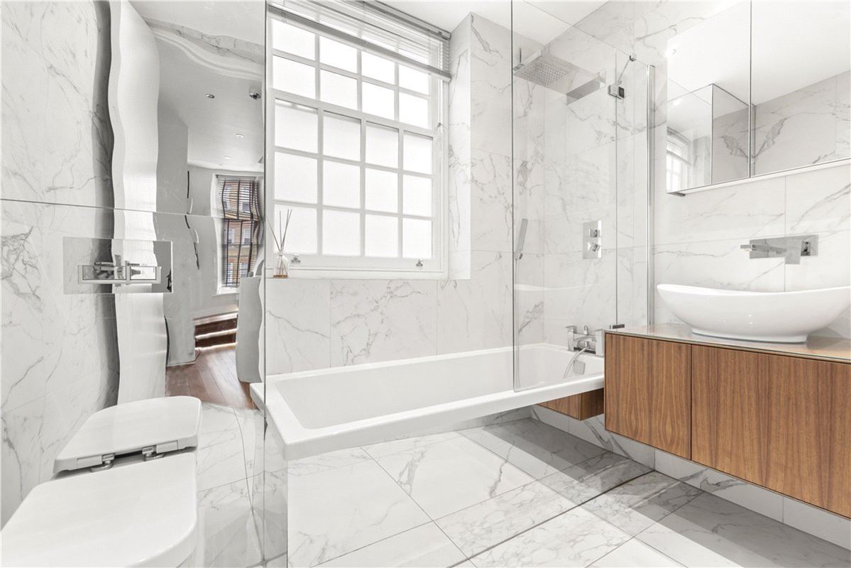 2 bedroom maisonette, Marylebone Street, London W1G - Available