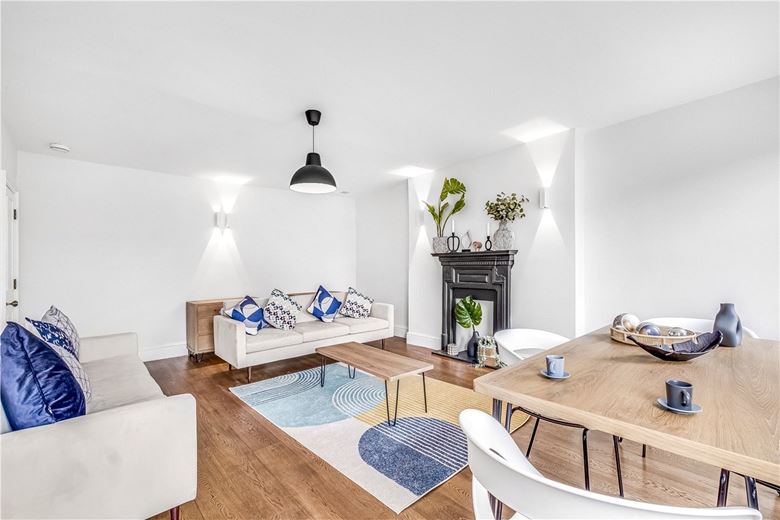 2 bedroom flat, Upper Wimpole Street, London W1G - Available