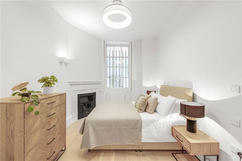 4 bedroom flat, Devonshire Place, Marylebone W1G - Available