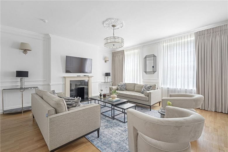 3 bedroom flat, Gloucester Place, Marylebone W1U - Available