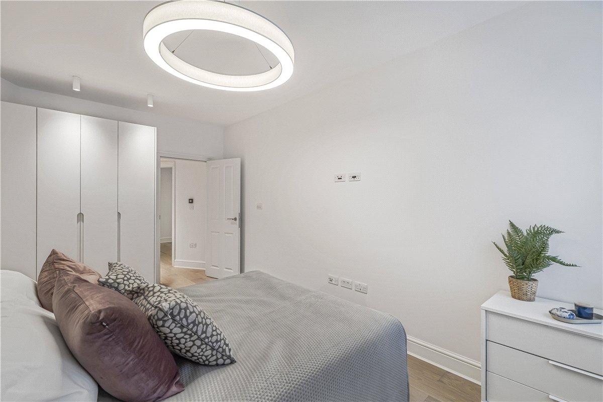 2 bedroom flat, Devonshire Street, Marylebone W1G - Available