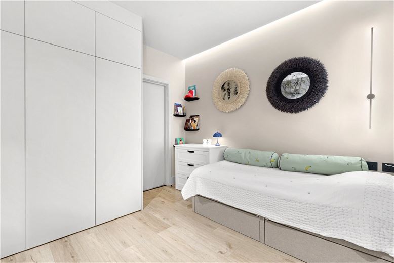 2 bedroom flat, Portland Place, Marylebone W1B - Available