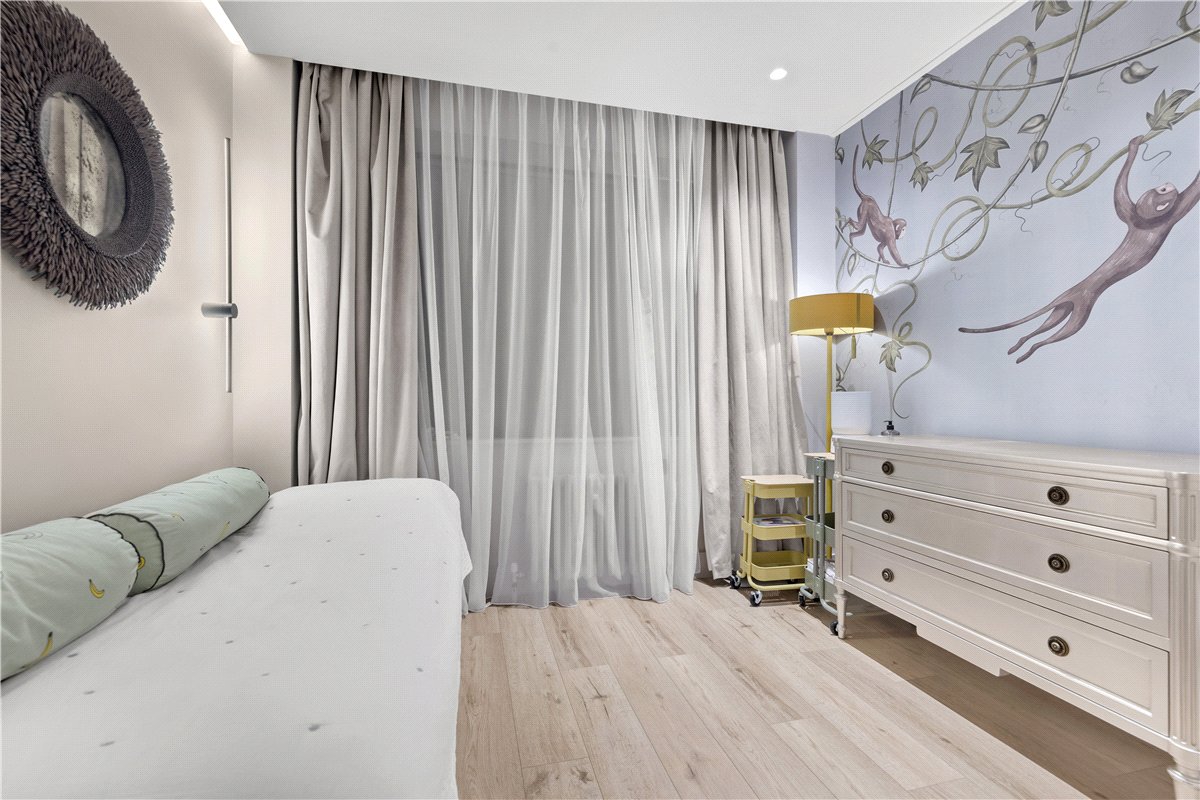 2 bedroom flat, Portland Place, Marylebone W1B - Available