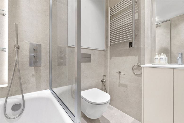 2 bedroom flat, Portland Place, Marylebone W1B - Available
