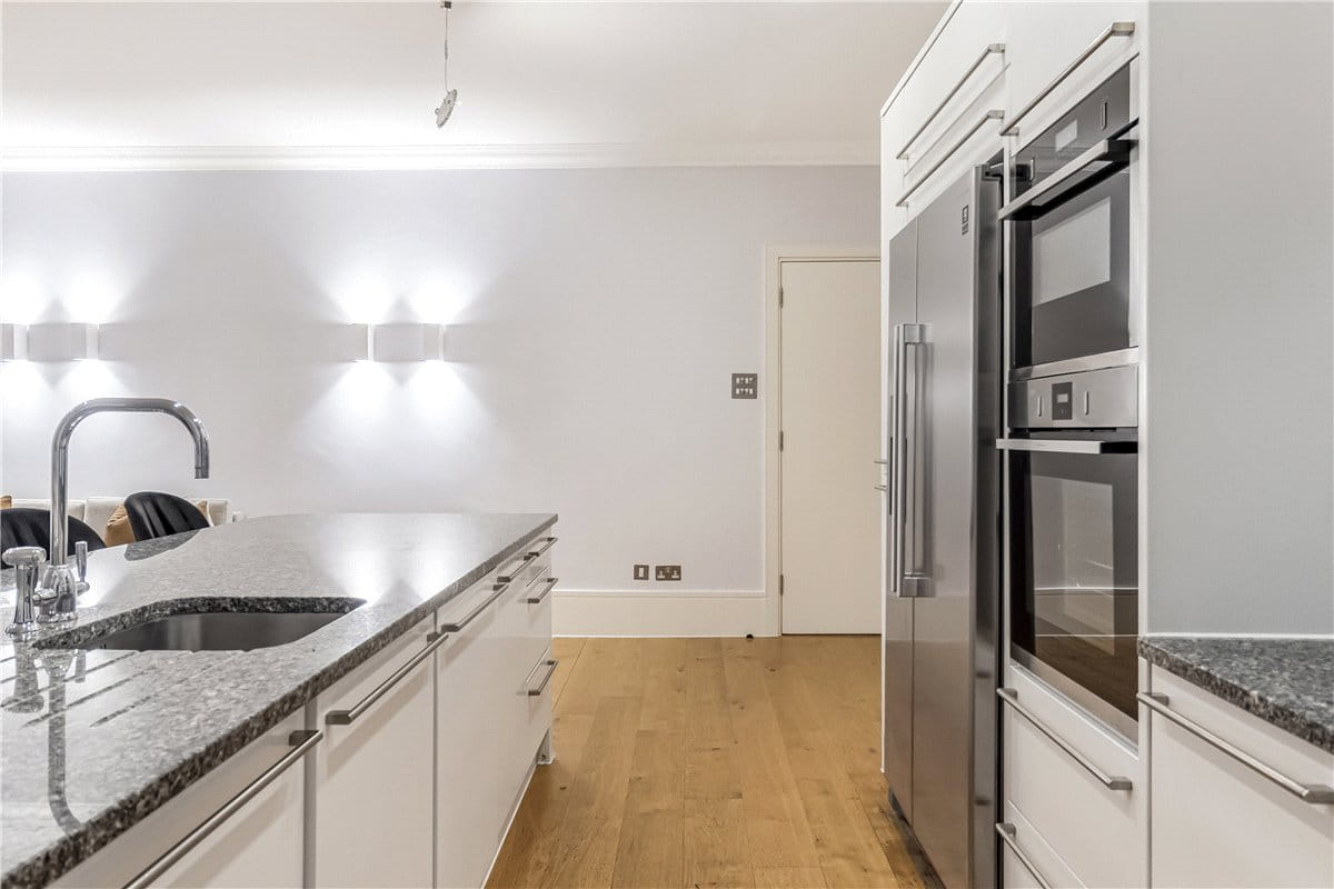 2 bedroom flat, Devonshire Place, Marylebone W1G - Let Agreed