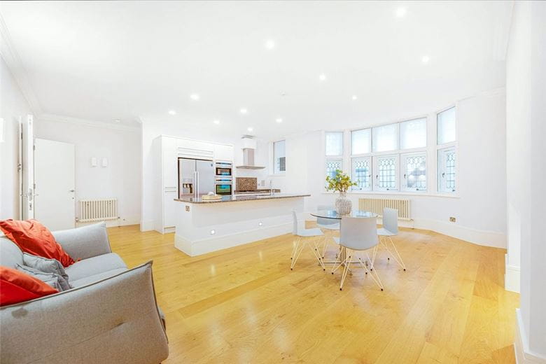 2 bedroom flat, Devonshire Place, Marylebone W1G - Available