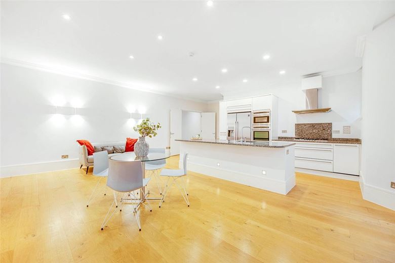 2 bedroom flat, Devonshire Place, Marylebone W1G - Available