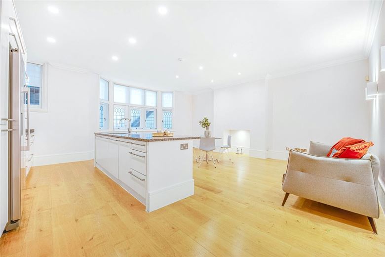 2 bedroom flat, Devonshire Place, Marylebone W1G - Available