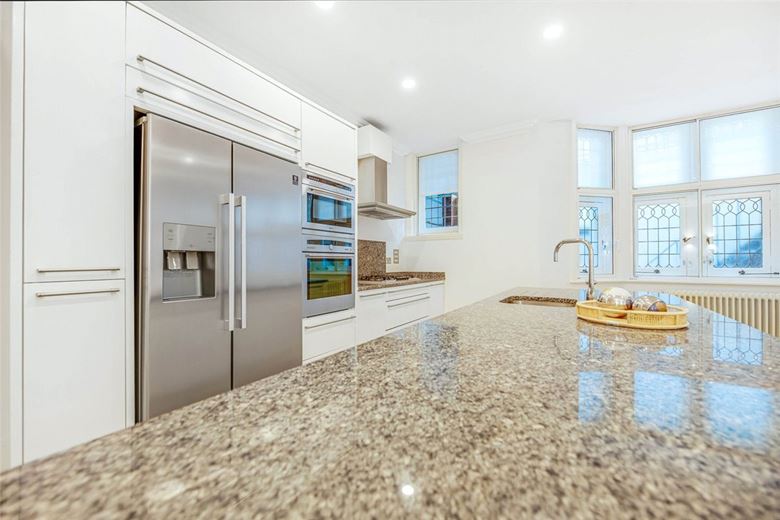 2 bedroom flat, Devonshire Place, Marylebone W1G - Available